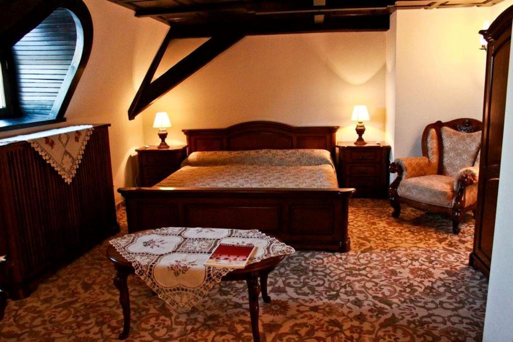 Hotel Medieval ألبا يوليا الغرفة الصورة