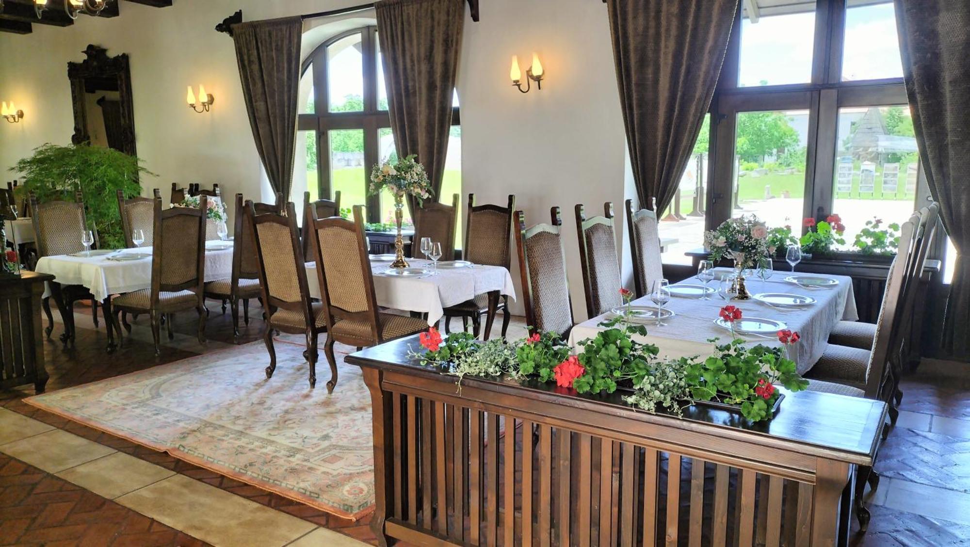 Hotel Medieval ألبا يوليا المظهر الخارجي الصورة