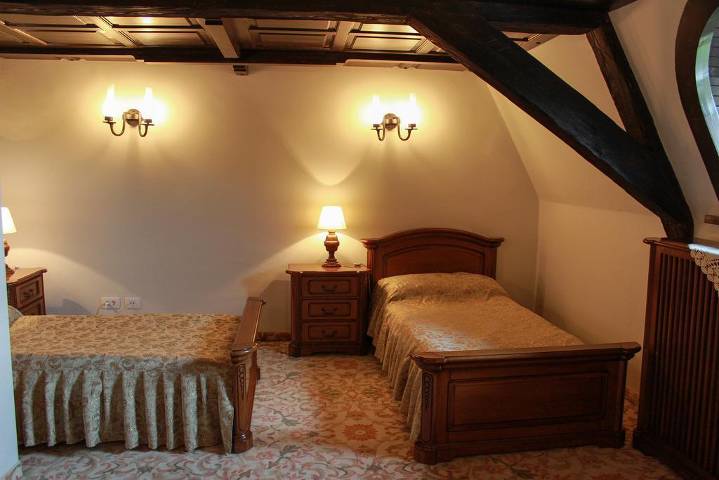 Hotel Medieval ألبا يوليا الغرفة الصورة