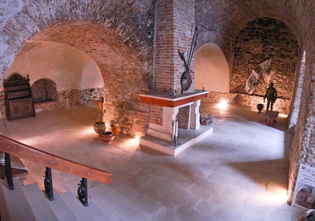 Hotel Medieval ألبا يوليا المظهر الخارجي الصورة