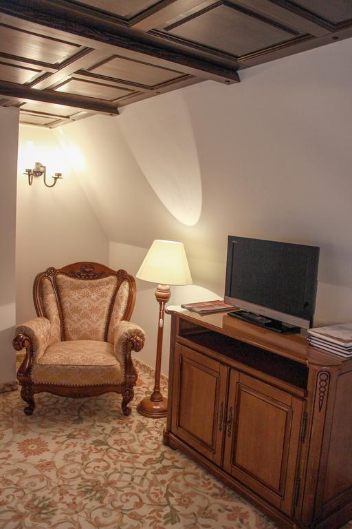 Hotel Medieval ألبا يوليا الغرفة الصورة