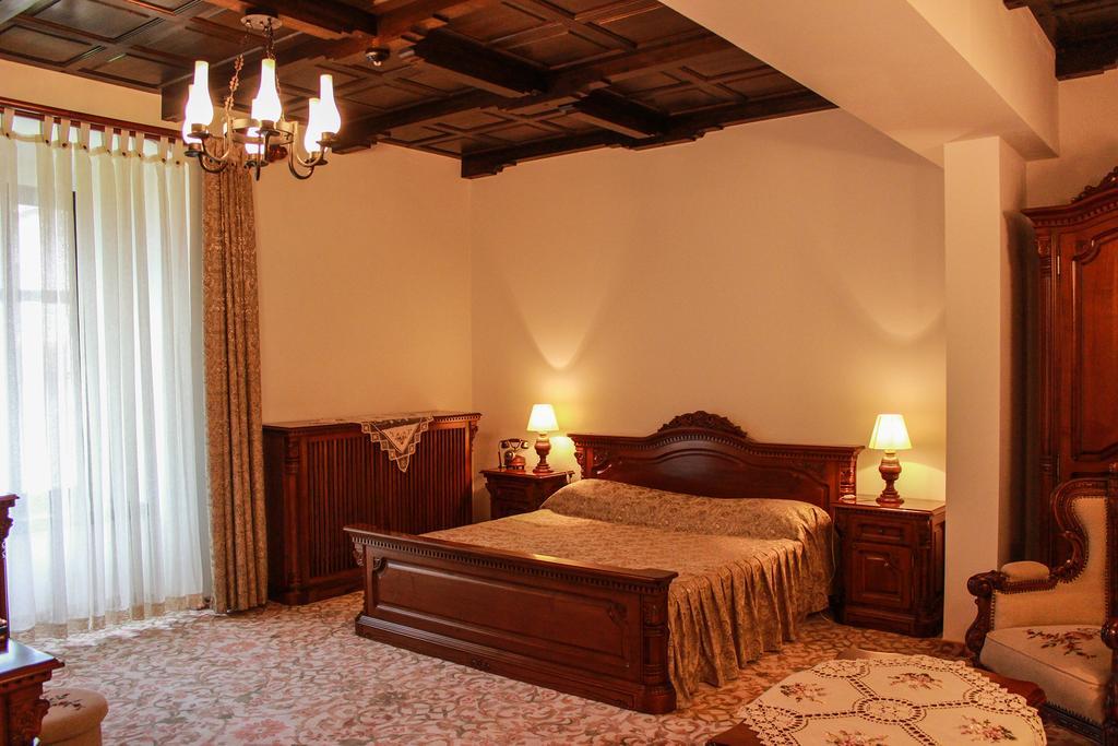 Hotel Medieval ألبا يوليا الغرفة الصورة